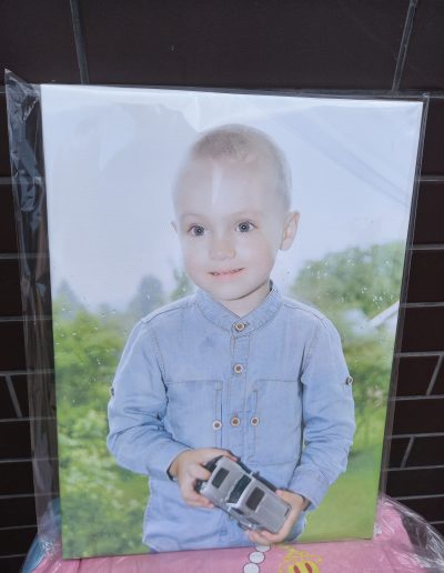 Фото синочка на холсті