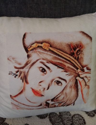 Подушечка з арт у кашкеті