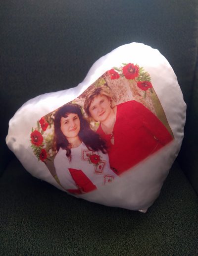 Подушка у вигляді сердечка