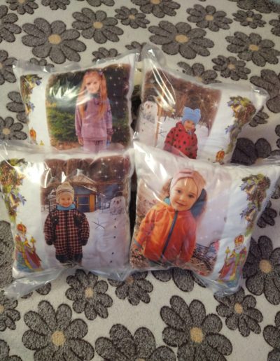 Подушечки з діточками на подарок Новий Рік