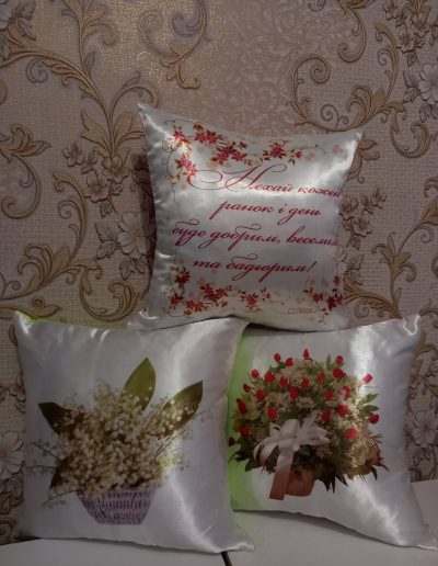 Набір подушок з квітами